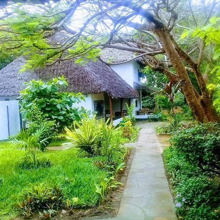 Diani Banda Cottages Диани-Бич Экстерьер фото