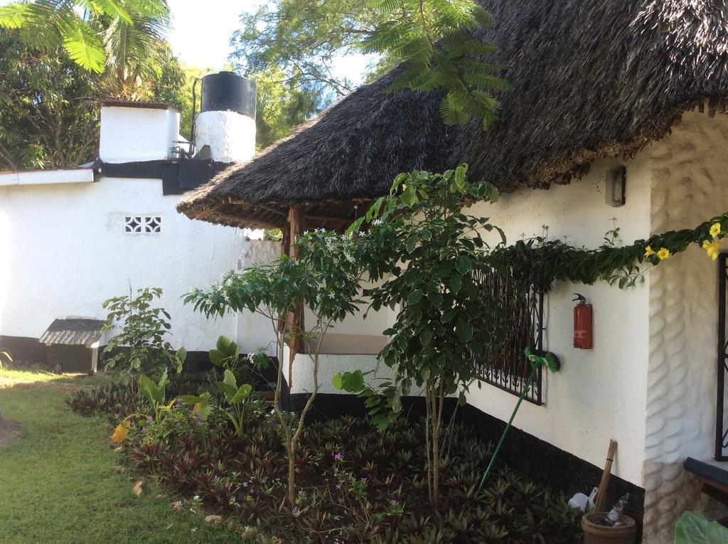 Diani Banda Cottages Диани-Бич Экстерьер фото