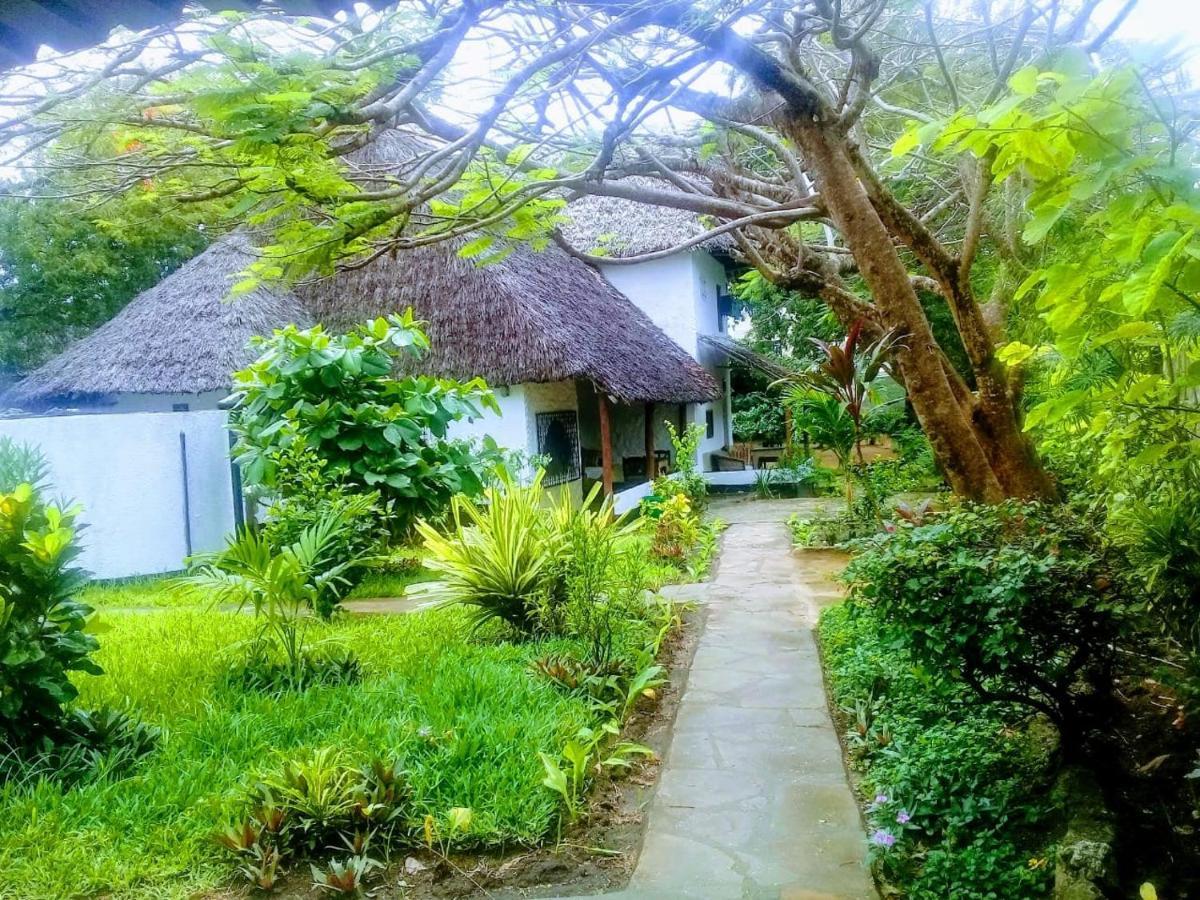 Diani Banda Cottages Диани-Бич Экстерьер фото